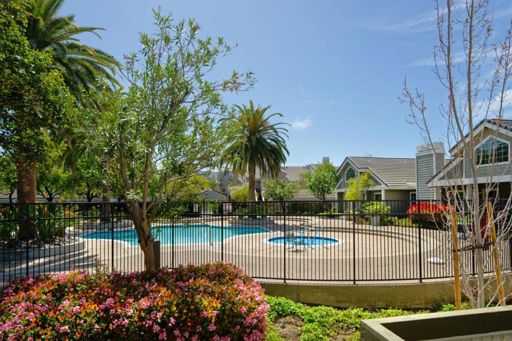 5947 Lake Hennessy Court