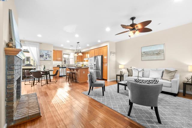 2165 Watermill Rd, San Ramon CA: https://media.crmls.org/mediaz/80b5ee8b-d816-423c-b328-012ff1c61628.jpg