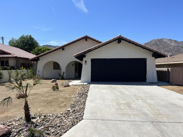 54621 Avenida Herrera, La Quinta CA: https://media.crmls.org/mediaz/80b60a84-0fae-4927-97cb-a6d5781813c2.jpg