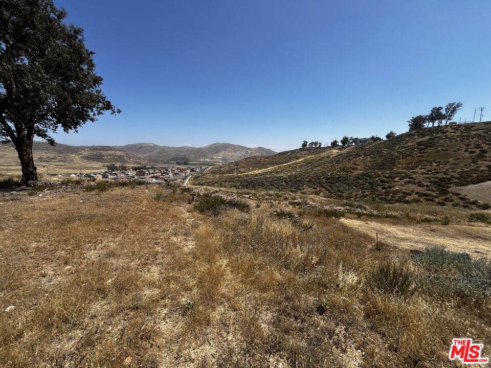 https://media.crmls.org/mediaz/80b61c73-2cb1-4c31-b61d-52b4c82bd07e.jpg?preset=X-Large