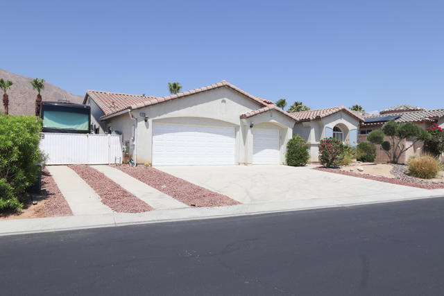 3713 Vista Verde, Palm Springs CA: https://media.crmls.org/mediaz/80b669d5-7d5c-49c4-96b7-f44bd1fb978d.jpg