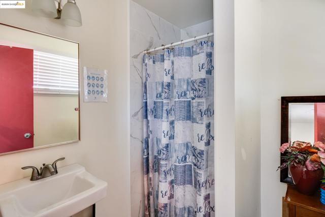 18905 Standish Ave, Hayward CA: https://media.crmls.org/mediaz/80b68d83-1d59-43fb-ba55-fc47ba4c3abe.jpg