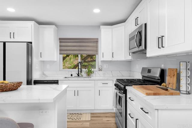 Detail Gallery Image 11 of 56 For 2442 Sunflower, Vista,  CA 92083 - 3 Beds | 2 Baths