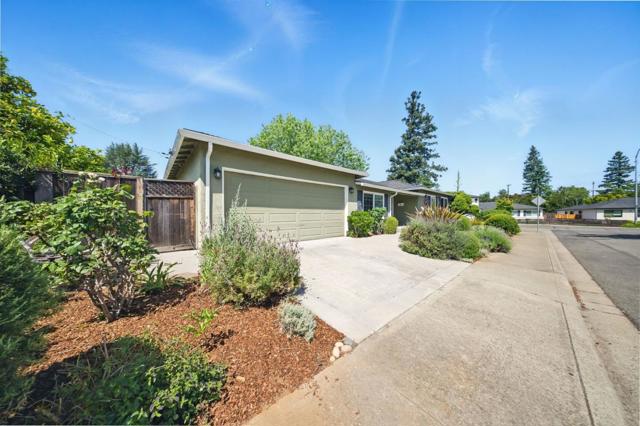 1079 Brighton Place, Mountain View CA: https://media.crmls.org/mediaz/80b6ac03-4a47-4e31-b805-c2af9c481765.jpg