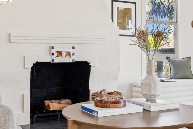 1136 Marin Ave, Albany CA: https://media.crmls.org/mediaz/80b73514-19df-4894-96be-2cf18258db37.jpg