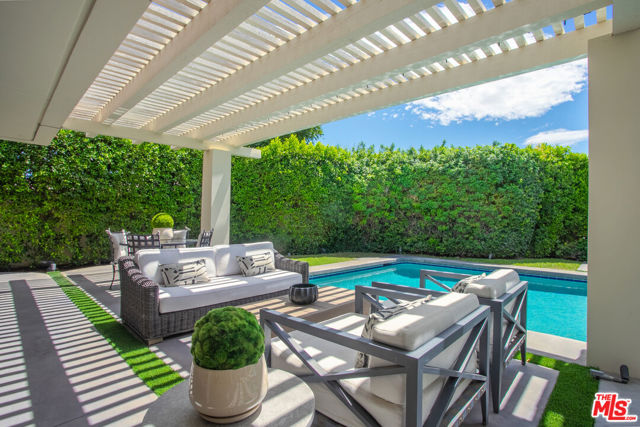 6 Exeter Court, Rancho Mirage CA: https://media.crmls.org/mediaz/80b7708a-68db-4999-bb3f-0759330c0a8c.jpg