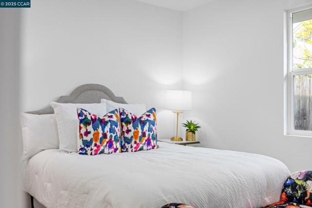 2133 39Th Ave, Oakland CA: https://media.crmls.org/mediaz/80b86728-ed94-4a61-bf4d-7de03e93587c.jpg