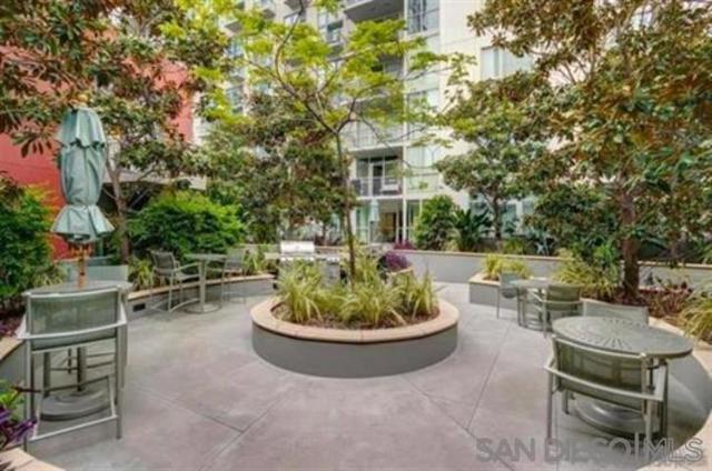 1240 India St, San Diego CA: https://media.crmls.org/mediaz/80b8f4a5-77f3-4c57-a8d5-4e35ffaacaa9.jpg