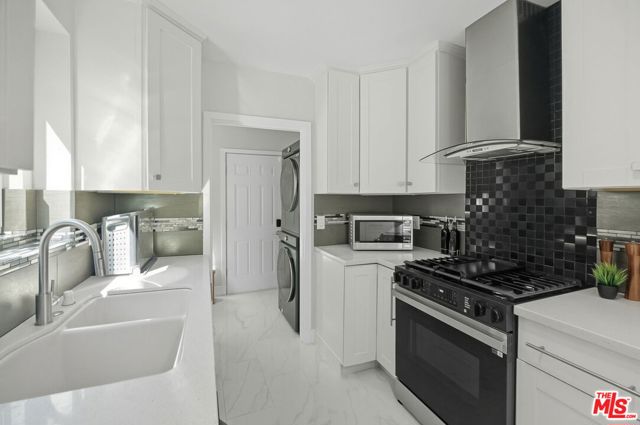 4719 W Wortser Avenue, Sherman Oaks CA: https://media.crmls.org/mediaz/80b918bd-2cfe-4b06-a26a-611708d83d4c.jpg