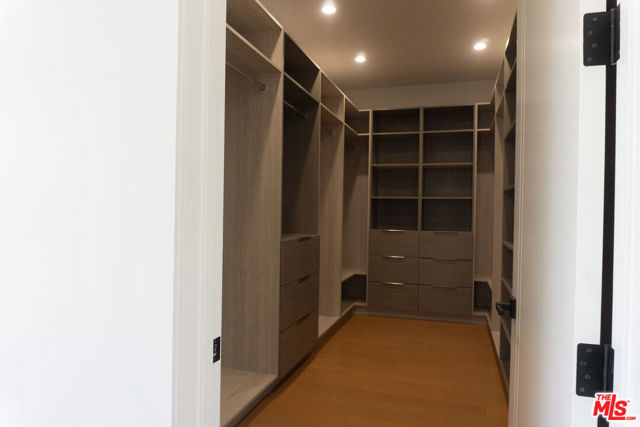 10360 Ilona Avenue, Los Angeles CA: https://media.crmls.org/mediaz/80ba3bf8-bff8-45c5-9909-1e2136f3e3b3.jpg