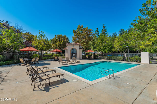 1025 Sunset Oak Circle, Newbury Park CA: https://media.crmls.org/mediaz/80ba5bad-59fd-4e09-8a33-4d8764af1d52.jpg