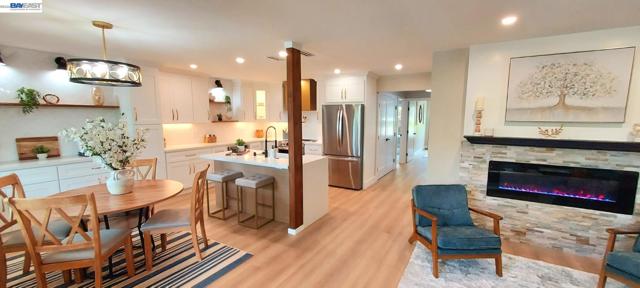 1732 Oakmont Drive, Walnut Creek CA: https://media.crmls.org/mediaz/80bac2a6-a871-4207-a671-6e0efac51cf8.jpg