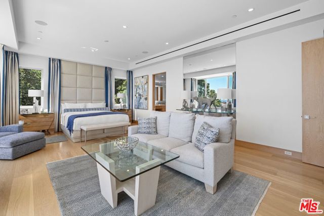 24380 Malibu Road, Malibu CA: https://media.crmls.org/mediaz/80baffb7-d55d-4941-a540-3afc1b239c56.jpg