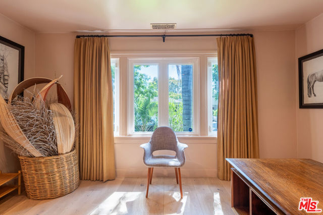 1207 Poinsettia Drive, West Hollywood CA: https://media.crmls.org/mediaz/80bb3a22-b6a5-4627-84e0-2f53cf6791fb.jpg