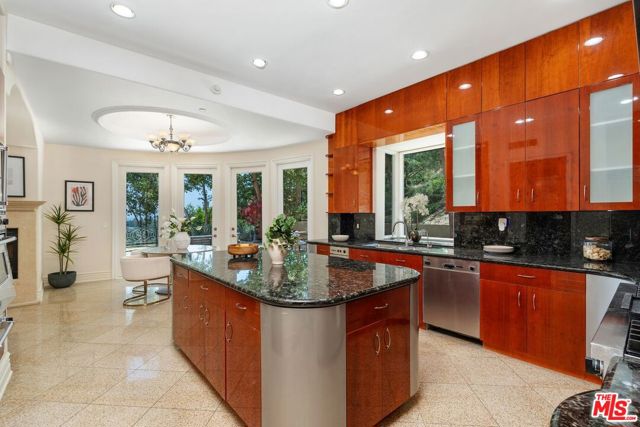 16980 Escalon Drive, Encino CA: https://media.crmls.org/mediaz/80bbdd2e-0702-4255-97f1-ff5bc1a4e153.jpg