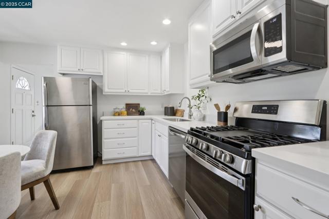 1467 Cape Cod Way, Concord CA: https://media.crmls.org/mediaz/80bc6b36-4457-4cf5-b8e4-e50cf01d0be1.jpg