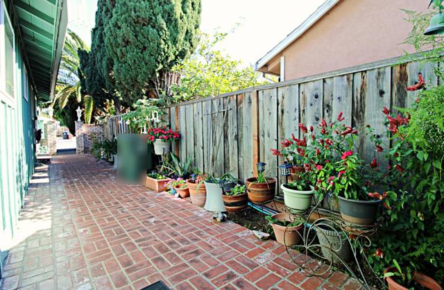 657 2nd Avenue, Redwood City CA: https://media.crmls.org/mediaz/80bc8fa9-074d-4377-9aba-a3ff6bd823d9.jpg