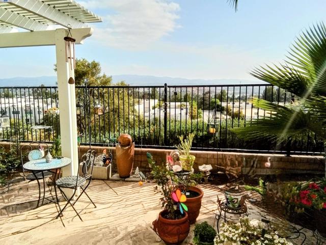 24350 Lorenzo Ln,  CA: https://media.crmls.org/mediaz/80bc9652-07dc-40fd-8baa-5b7f43bde60f.jpg