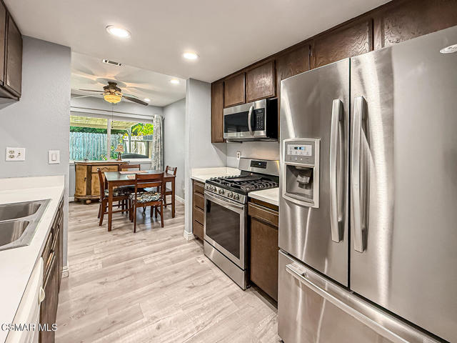 2098 Covington Avenue, Simi Valley CA: https://media.crmls.org/mediaz/80bcb5b2-deb5-43a6-841d-6d5f8ff3c189.jpg