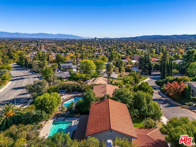 24561 Calvert Street, Woodland Hills CA: https://media.crmls.org/mediaz/80bceade-6f8d-47f9-959c-3ef875317a6e.jpg