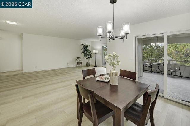 3350 Rossmoor Pkwy, Walnut Creek CA: https://media.crmls.org/mediaz/80bd1ecd-ed5d-45b3-8dcc-3e872af91b30.jpg