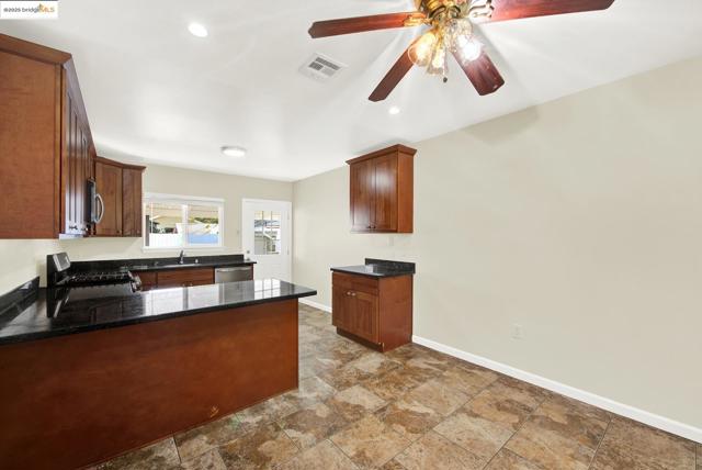 1232 78Th Ave, Oakland CA: https://media.crmls.org/mediaz/80bd7af5-a5b3-4754-ab34-60b416ff432d.jpg