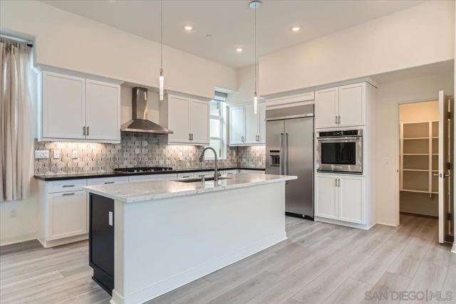 3128 Canon St, San Diego CA: https://media.crmls.org/mediaz/80be4e01-b18b-46aa-9fa8-09342269253c.jpg