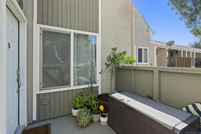 6333 College Grove Way, San Diego CA: https://media.crmls.org/mediaz/80bfe5c2-935c-42c2-a21e-947431de0cca.jpg