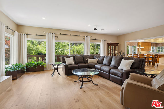 23040 Blue Bird Drive, Calabasas CA: https://media.crmls.org/mediaz/80bfe972-7477-40cc-9cae-48ea02e5b5ed.jpg