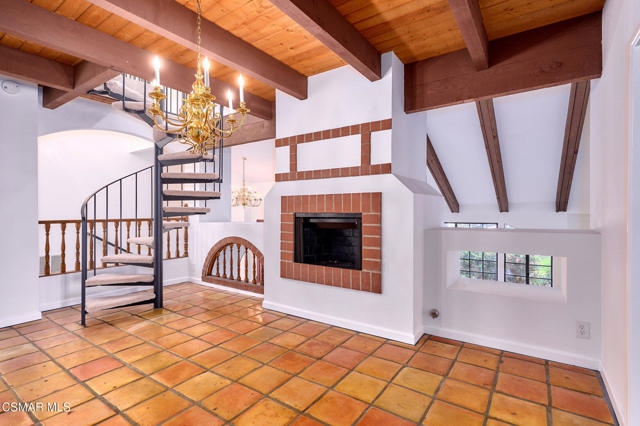 751 Wildwood Avenue, Thousand Oaks CA: https://media.crmls.org/mediaz/80c0941d-ecb6-4dcc-b720-7e48016f5971.jpg