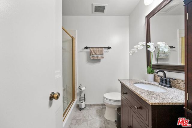 5840 Etiwanda Avenue, Tarzana CA: https://media.crmls.org/mediaz/80c11b64-36a4-4f5a-b853-a5e17963cd37.jpg