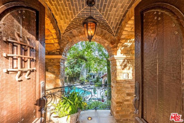 2276 La Granada Drive, Los Angeles CA: https://media.crmls.org/mediaz/80c1da3b-e169-44d1-97bd-b8d1db60604d.jpg