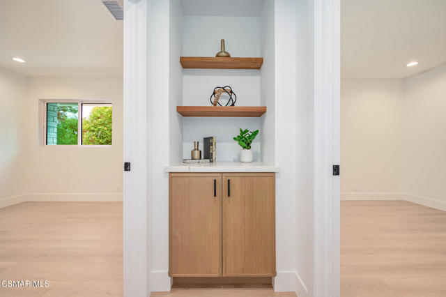 674 Lautrec Court, Thousand Oaks CA: https://media.crmls.org/mediaz/80c2bdda-301e-49c2-81c1-6a6eb136b445.jpg