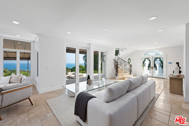 27931 Winding Way, Malibu CA: https://media.crmls.org/mediaz/80c2c655-3bc6-4647-aa1d-ce59b8a05a83.jpg