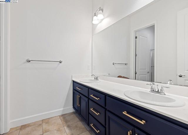 2453 Forino Dr, Dublin CA: https://media.crmls.org/mediaz/80c32141-651c-49f2-828e-e5ee1b652a0e.jpg