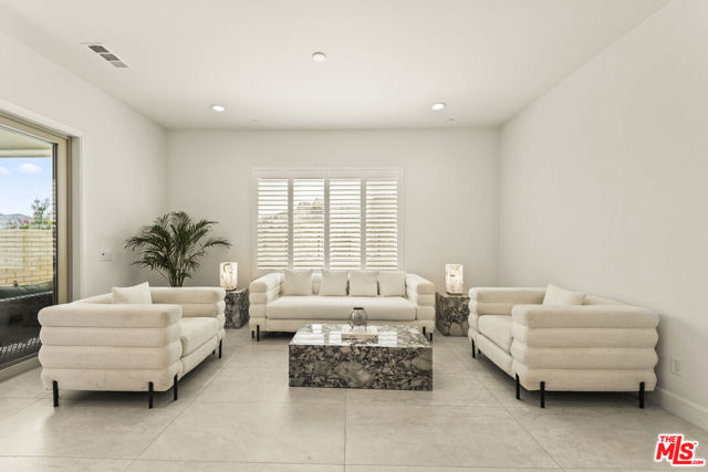 11767 Toyon Drive, Chatsworth CA: https://media.crmls.org/mediaz/80c33542-db70-4207-a5f3-c03f3c53ad2e.jpg