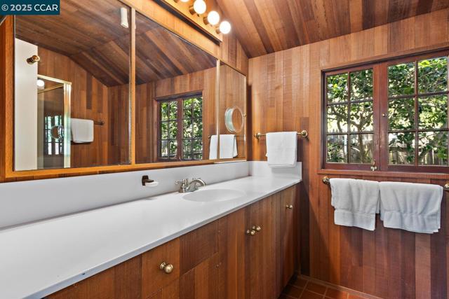 37 La Madronal, Orinda CA: https://media.crmls.org/mediaz/80c365d1-a0bb-4a9b-9f34-10712f2f34e5.jpg