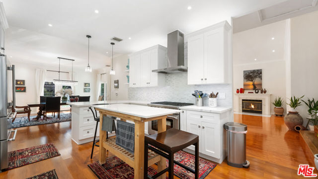 2655 Saxon Drive, Los Angeles CA: https://media.crmls.org/mediaz/80c3715a-b645-4de3-b477-b0e0984e12fd.jpg