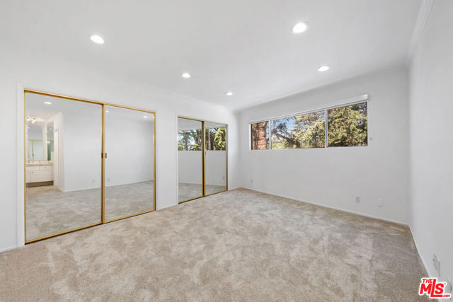 222 7th Street, Santa Monica CA: https://media.crmls.org/mediaz/80c38ab0-12f0-4225-ade7-e9ad3a01c018.jpg