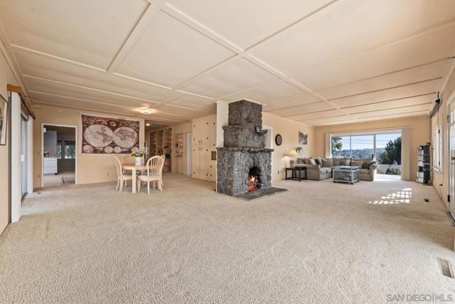 2231 Oak Hill Dr, Escondido CA: https://media.crmls.org/mediaz/80c4263c-843a-4cec-a146-f2c173a54767.jpg