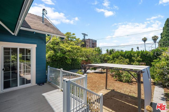 251 S Ardmore Avenue, Los Angeles CA: https://media.crmls.org/mediaz/80c44bac-cc18-4818-840f-5fda52996d34.jpg