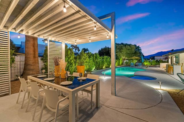 1862 N Nogales Way, Palm Springs CA: https://media.crmls.org/mediaz/80c4c88d-98a7-4945-8810-2ec417ef7504.jpg