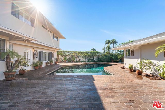 14972 CAMAROSA Drive, Pacific Palisades CA: https://media.crmls.org/mediaz/80c518e0-7bcb-488d-ac7b-c4c4d4448b7c.jpg