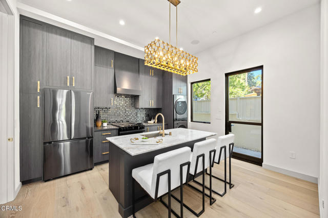 4828 Oakwood Avenue, La Canada Flintridge CA: https://media.crmls.org/mediaz/80c525cf-8ef5-4baa-980d-3ee21f480afa.jpg