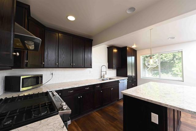 Detail Gallery Image 11 of 20 For 1860 Alessandro Trl, Vista,  CA 92084 - 3 Beds | 2 Baths