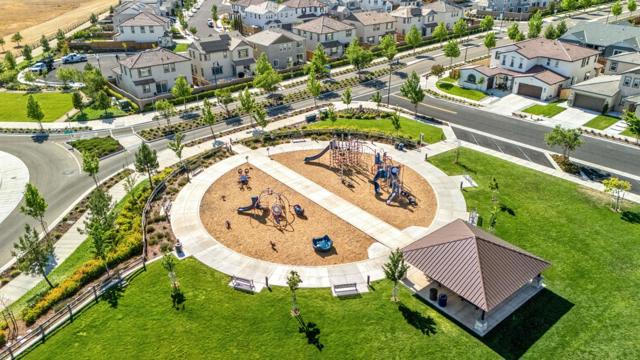 6326 Moser Way, Tracy CA: https://media.crmls.org/mediaz/80c5c9eb-6a1e-48a7-a2c9-da39a0259f91.jpg