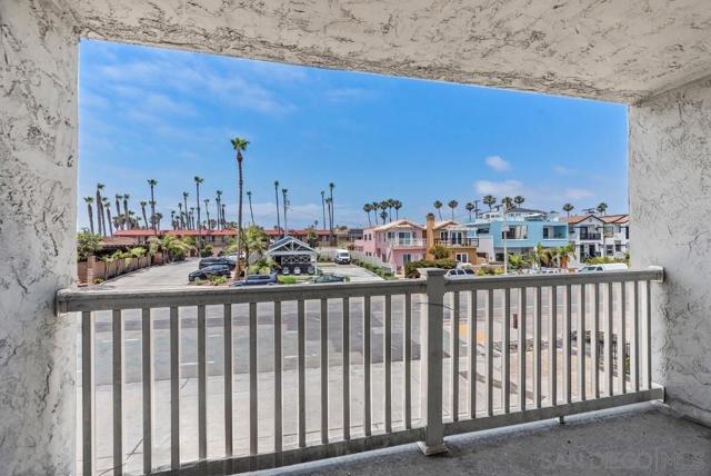 1111 Seacoast Dr, Imperial Beach CA: https://media.crmls.org/mediaz/80c5e13d-906c-4a38-85e6-57b01316b20d.jpg