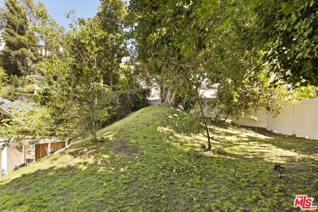 2204 Stanley Hills Drive, Los Angeles CA: https://media.crmls.org/mediaz/80c72638-f246-4f82-a54b-9047affaf842.jpg