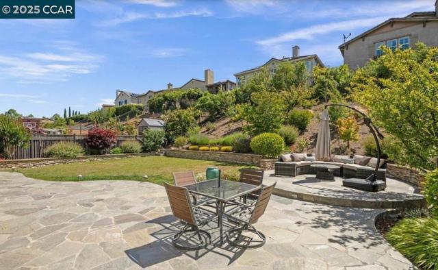 130 Arundel Dr, Hayward CA: https://media.crmls.org/mediaz/80c7286b-fbcd-4d97-8737-839d7c82b90b.jpg