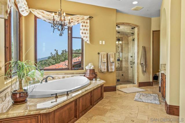 19557 Fortuna Del Este, Escondido CA: https://media.crmls.org/mediaz/80c78396-647b-4fb0-a060-c53858a987fb.jpg